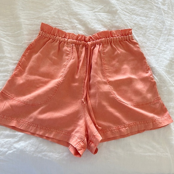 Bella Dahl ruffled waist shorts - Picture 1 of 4